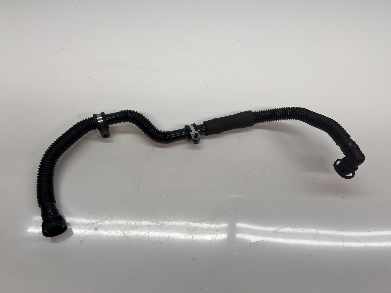 LAMBORGHINI AVENTADOR LEFT SECONDARY AIR PUMP BREATHER AIR HOSE OEM 470131611C