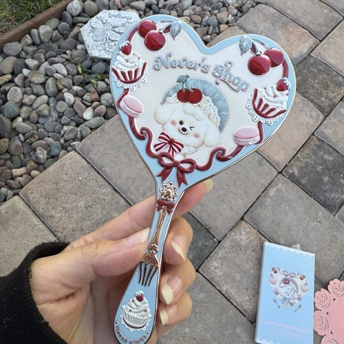 Flower Knows Never’s Shop Heart Shaped Princess Blue Puppy Hand Mirror NWT - Picture 3 of 5