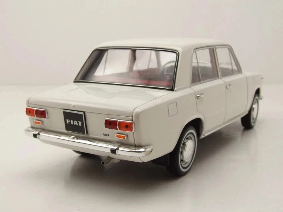 FIAT 124 1970 BIANCO IXO 1:18 18CMC205OP.24 - Immagine 3 di 4