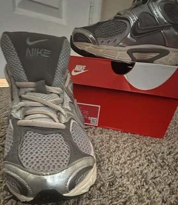 Nike V5 RNR Shoes Mens Size 12 Cement Grey Silver Running Sneakers HJ5228-003 Nike V5 RNR Cement Grey Men Lifestyle Casual Shoes Sneakers  main image 2