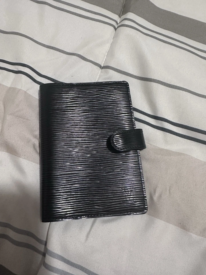AUTÉNTICO LOUIS VUITTON NEGRO EPI CUERO AGENDA PM (portapasaporte) CA1022 Usado Foto 4 de 4