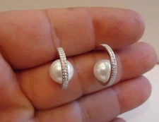 925 STERLING SILVER LADIES STUD  EARRINGS W/ PEARL W/ ACCENTS/ NEW DESIGN!!!!