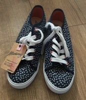 Mantaray Lace Up Trainers Size 4