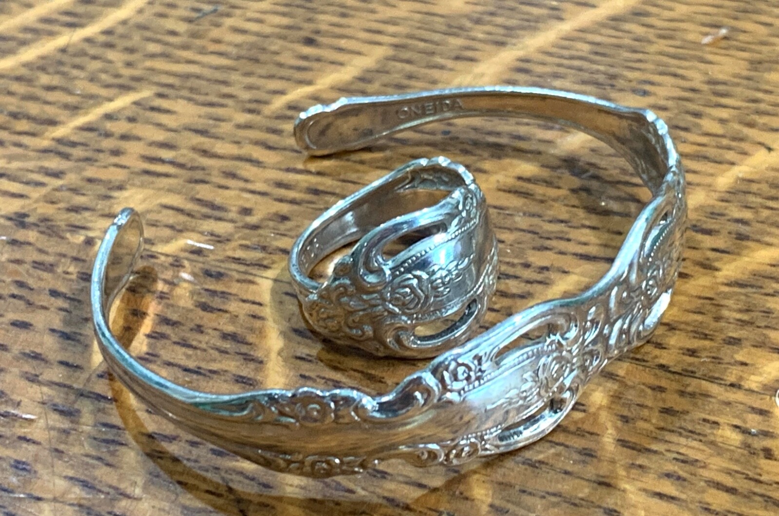 ONEIDA SILVER PLATED BRAHMS PATTERN MATCHING CUFF… - image 1