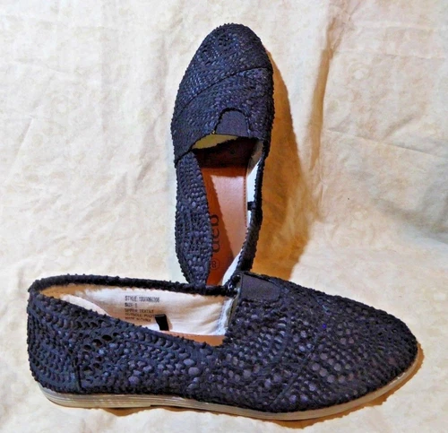 🥿 Deb Classic Slip On Loafers size 8 M Black Lace Crochet; Wrap Over Toe; Nice