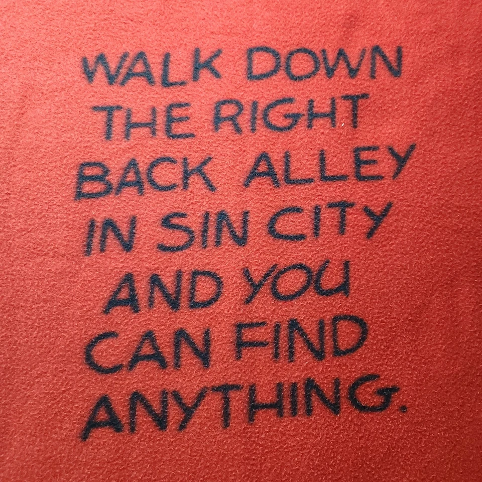 Manta polar SIN CITY 50x59" Frank Miller roja Y2K película Marv Neo-Noir Foto 2 de 4