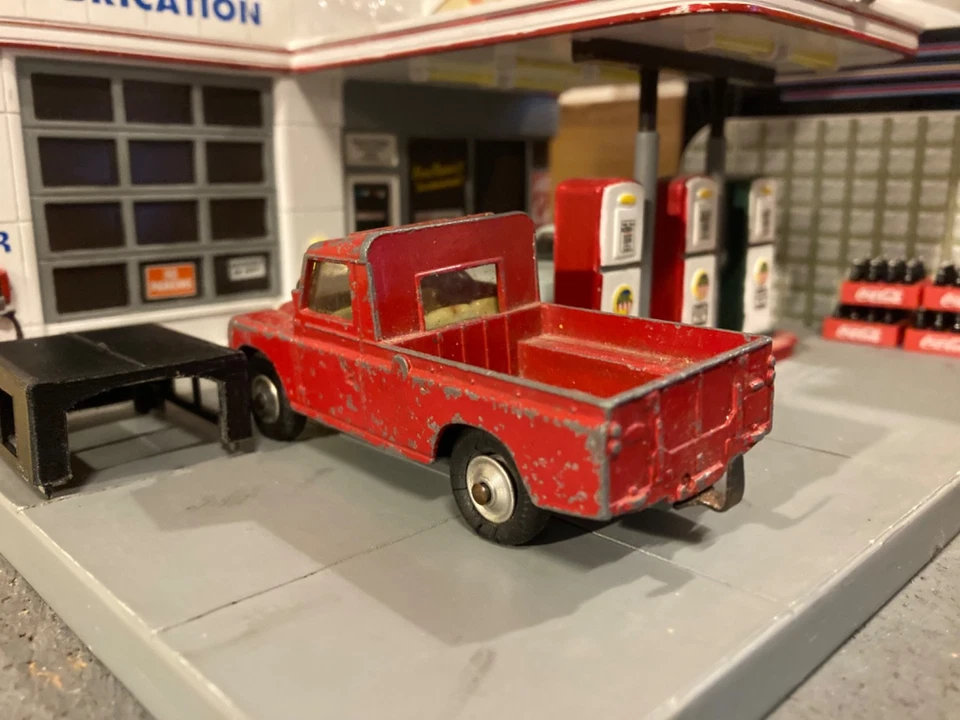 Vintage 1960’s Corgi Toys Diecast Red Land Rover 109 W.B. Made in Great Britain - Image 4 of 4