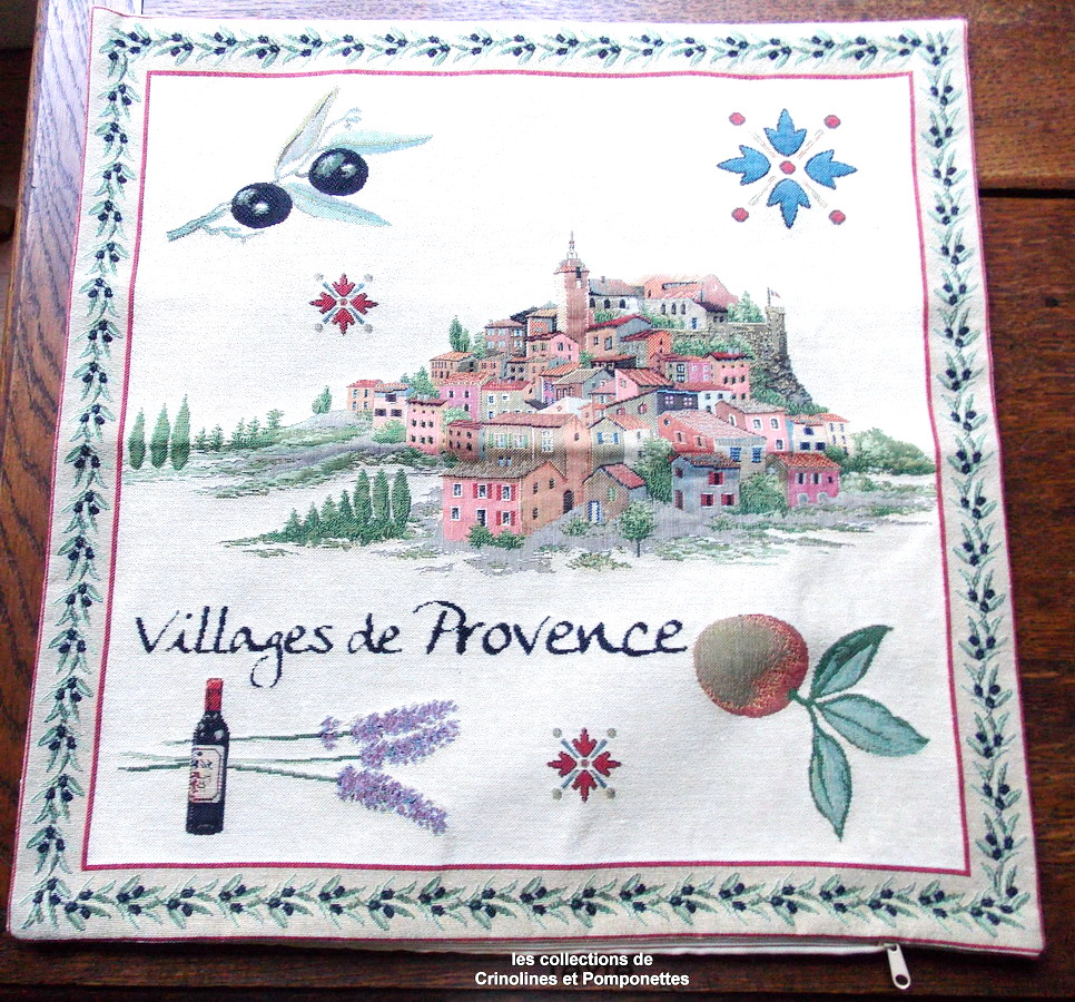 Housse coussin tapisserie Village de Provence 45 cm décoration maison style provençal