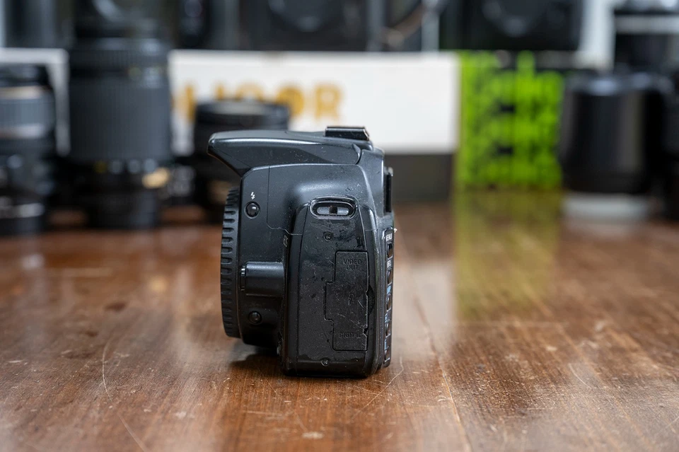 Canon EOS 350D Digital SLR Camera Body – 8.0MP, Battery & Charger Included - Image 3 of 4