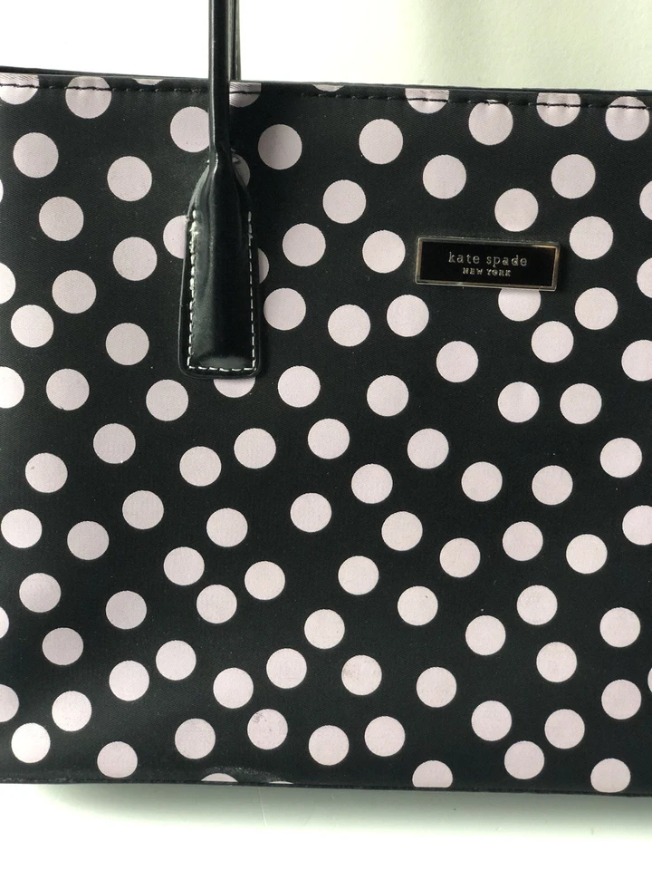 Bolso de hombro mediano Kate Spade New York negro y lila lunares Foto 3 de 4