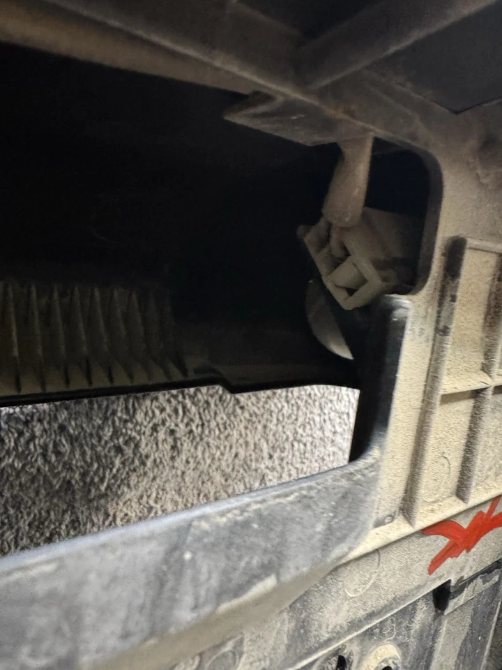 Soporte de matrícula de maletero trasero Suzuki Vitara Tracker 1999-2004 moldura Foto 3 de 4