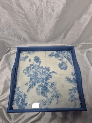 SQUARE DECOUPAGE WOODEN TRAY WITH HANDLES IN FLORAL BLUE/WHITE DESIGN AND RESIN