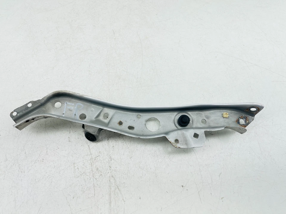 Soporte de montaje de faro delantero derecho Lexus CT200h 2011-2014 OEM Foto 4 de 4