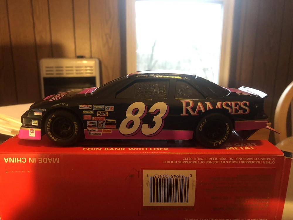 Nascar Collectibles --3-car set --1-24 scale bw banks by Racing Champs --1994