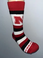 NEBRASKA CORNHUSKERS NCAA COLLEGE TEAM WOMENS PRO STRIPE SOFT FUZZY CREW SOCKS Q