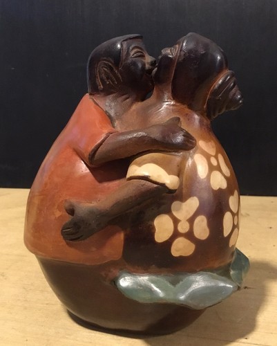 CHULUCANAS POTTERY FOLK ART COUPLE KISSING PERU SIGNED - Picture 13 of 17
