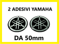 2 Adesivi Resinato 3D da 50mm Diapason Emblema Yamaha TMAX T MAX Moto LOGO