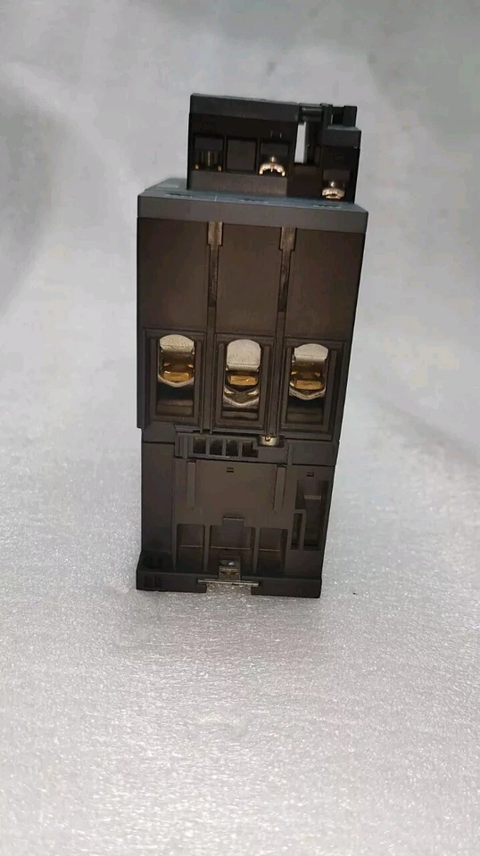 3RT2035-1AP00 230V AC 3POLE 55A SIEMENS SIRIUS CONTACTOR FREE FAST SHIPPING - Imagem 4 de 4