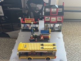LEGO Town bulk lot, 7641 City Corner, 8403 City  House, Castle/Bionicle parts