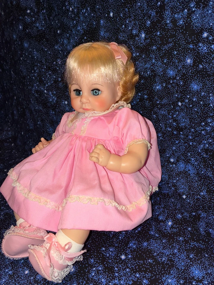 Boneca bebê vintage Madame Alexander Janie com caixa de trabalho Crier 1972 - Imagem 2 de 4