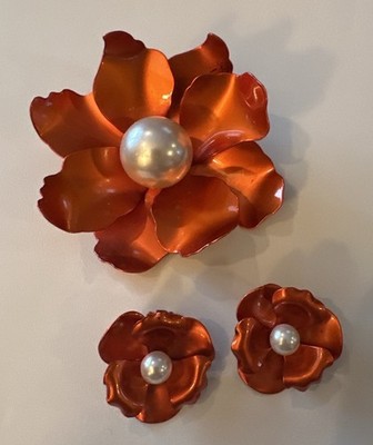 VTG MCM Anodized Aluminum Flower & Clip Earring Set Faux Pearl Retro City D9