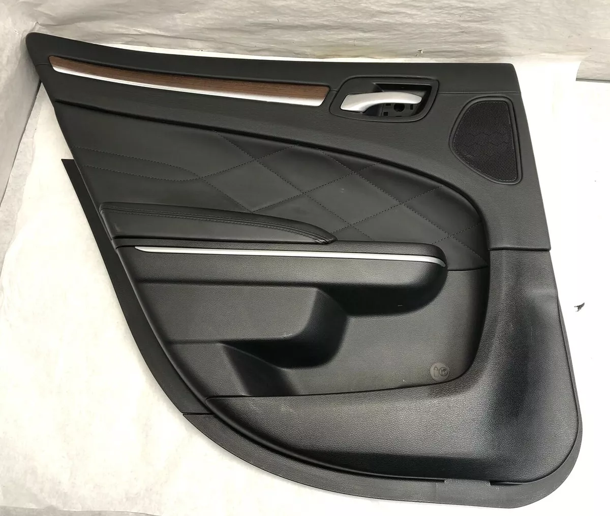 2015 2021 Chrysler 300C Left Rear Door Panel Black Leather W Wood