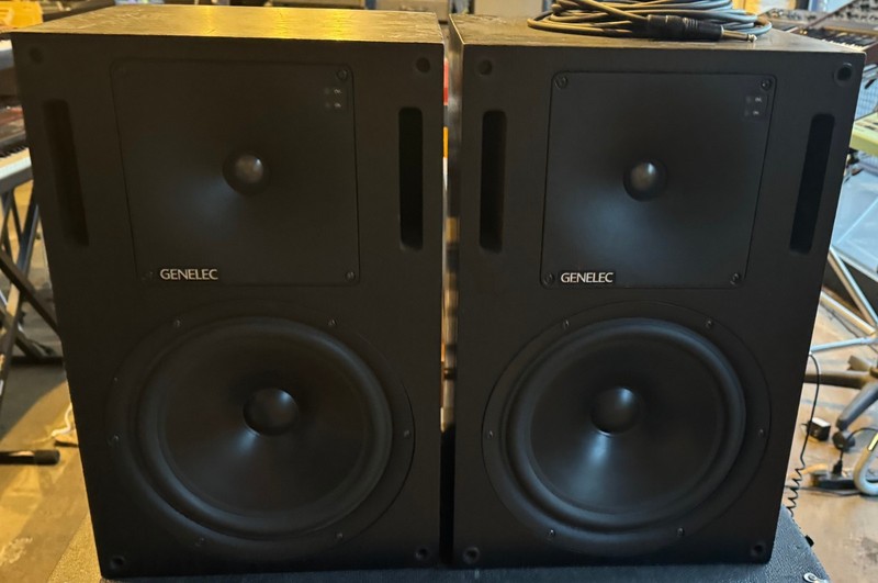 Genelec 1032A Active 2-Way Studio Monitor Speaker pair