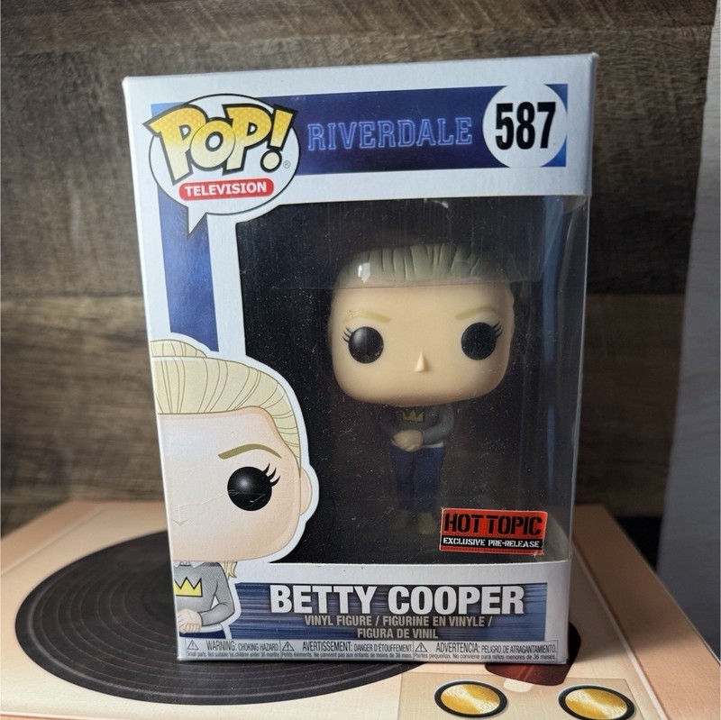 Funko Pop! Television: Riverdale Betty Cooper Hot Topic Exclusive #587