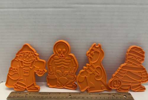 Vintage 1979 Chilton Kiddie Kreetures  Halloween 4 Monster Cookie Cutters