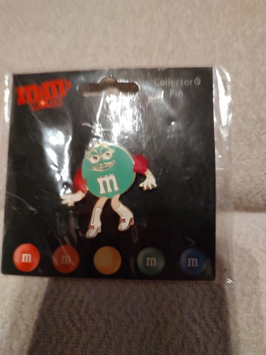 2005 M&M's WORLD COLLECTOR'S PIN, GREEN Boa, #821289, NEW - Picture 1 of 2