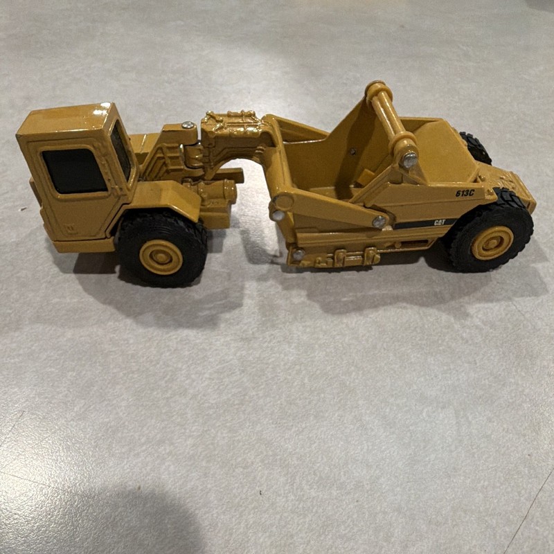Ertl CAT Caterpillar 613C Scraper 1:64 Diecast Model Yellow/Black 2356GX