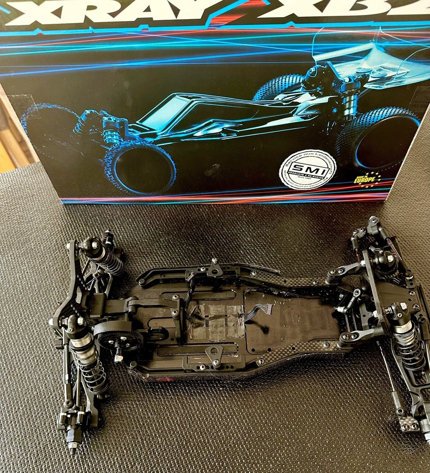 Xray Xb2 23 1:10 Carpet Edition mit vielen Ersatzteilen als Roller. - Bild 2 von 4