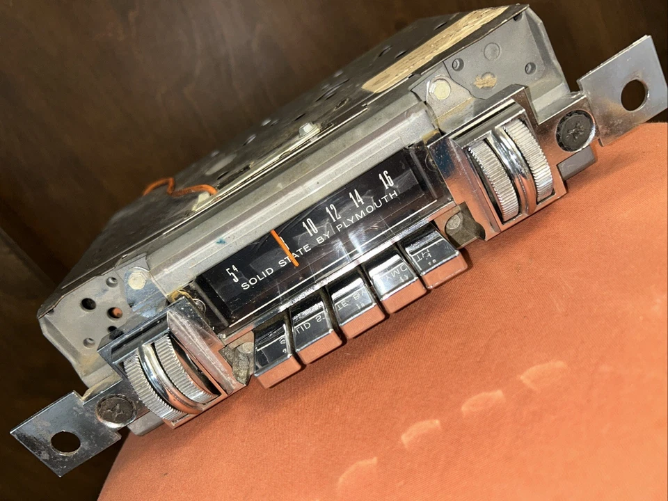 Plymouth Valiant AM 1968 1969 rueda pulgar radio raro funciona EE. UU. Foto 2 de 4