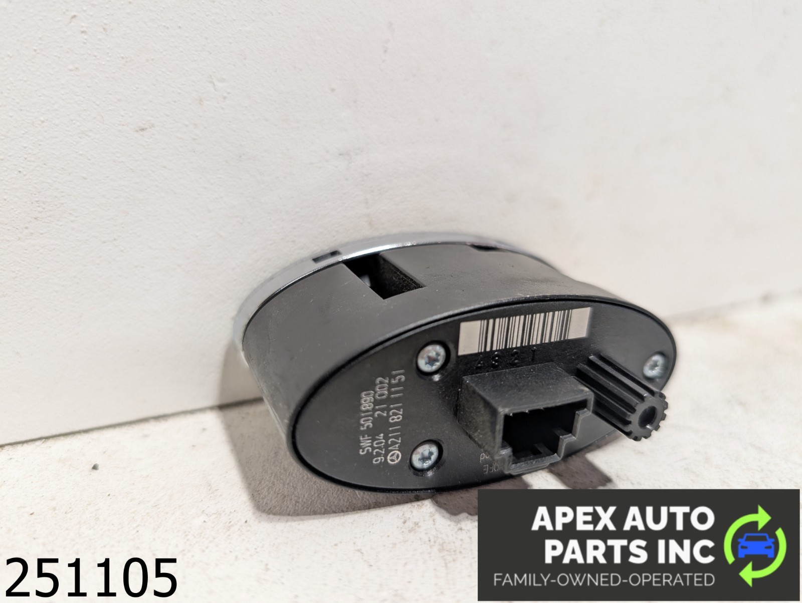 OEM 2004 Mercedes E320 3.2L Trunk Remote Release Opener Button Switch