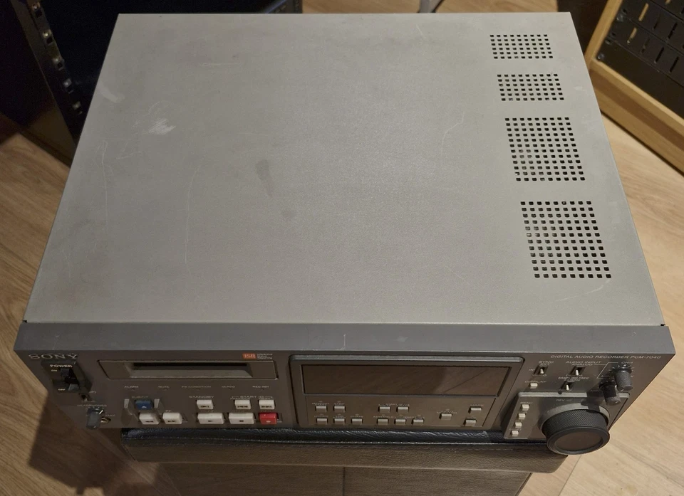 SONY PCM 7040 - Immagine 3 di 4
