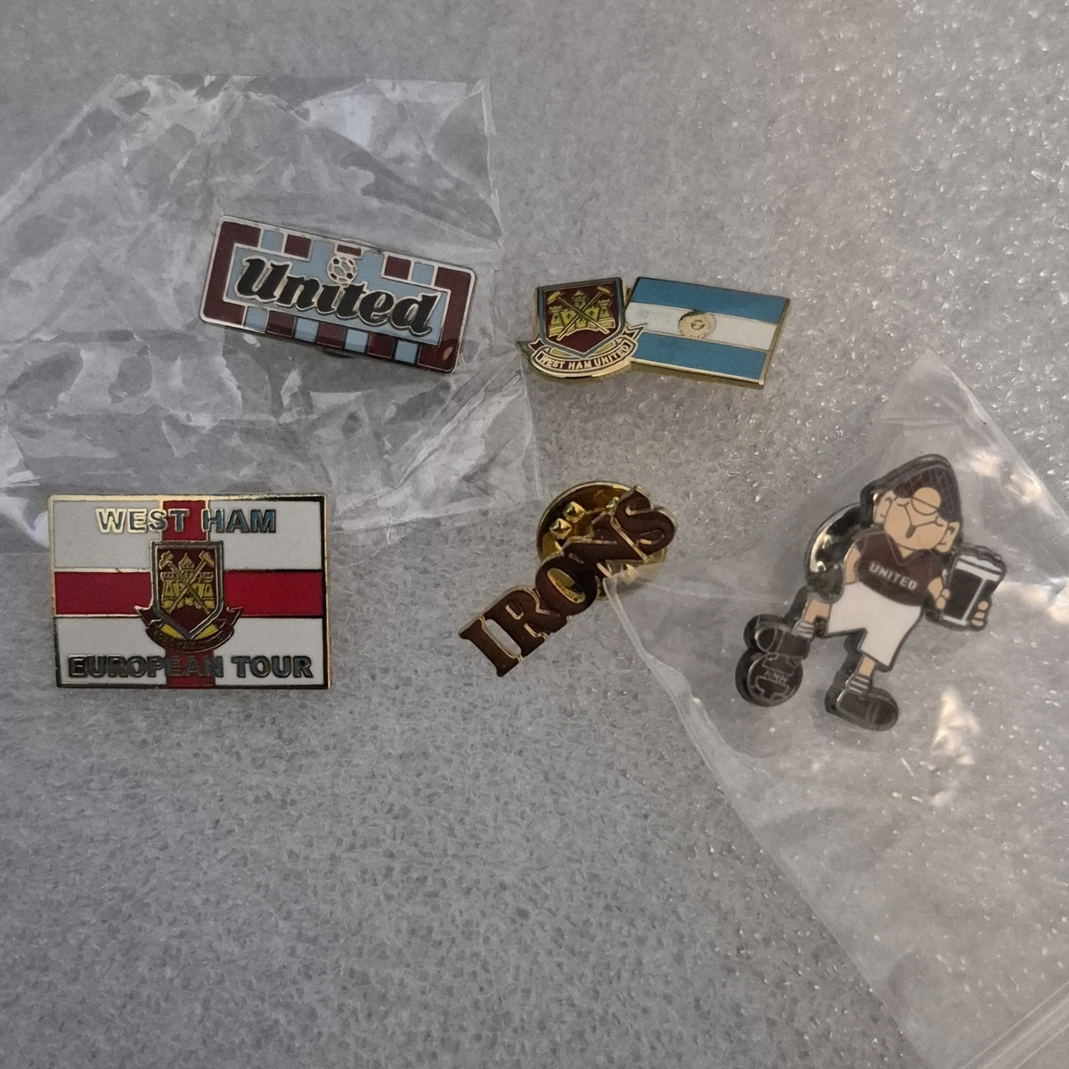 West Ham United F.C. Juego De Llavero Y Pin - Dorado, Accesorio Oficial Para Fans