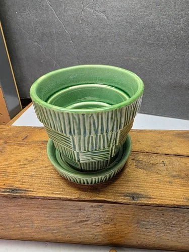 VINTAGE MCCOY ART POTTERY BASKETWEAVE SMALL SIZE GREEN PLANTER W SAUCER