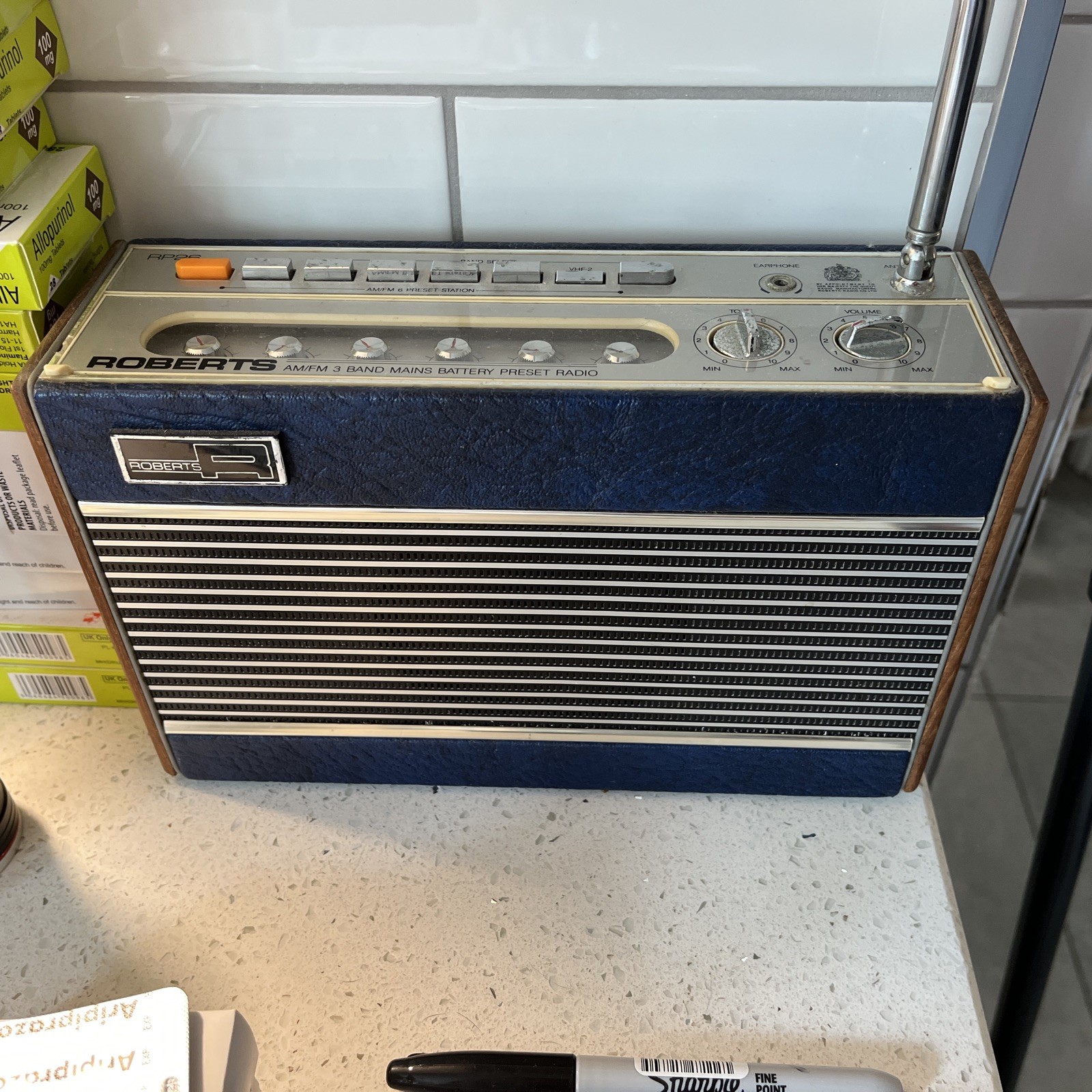 Roberts RP26-B Vintage AM & FM 3-Band Portable Radio Blue Leather & Teak