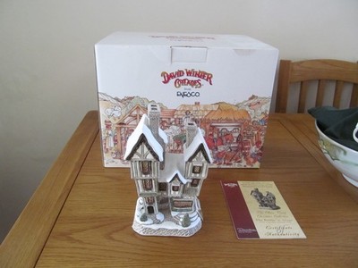 David Winter The Bottle 'n' Glass, Oliver Twist Collection D1091 Boxed with Cert