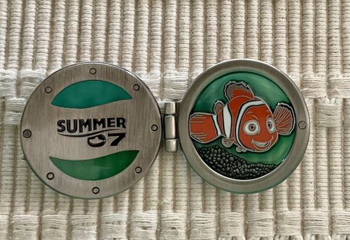 Disney Create-A-pin Finding Nemo Submarine Voyage Hinged LE 500 pin-SIGNED - Picture 2 of 3