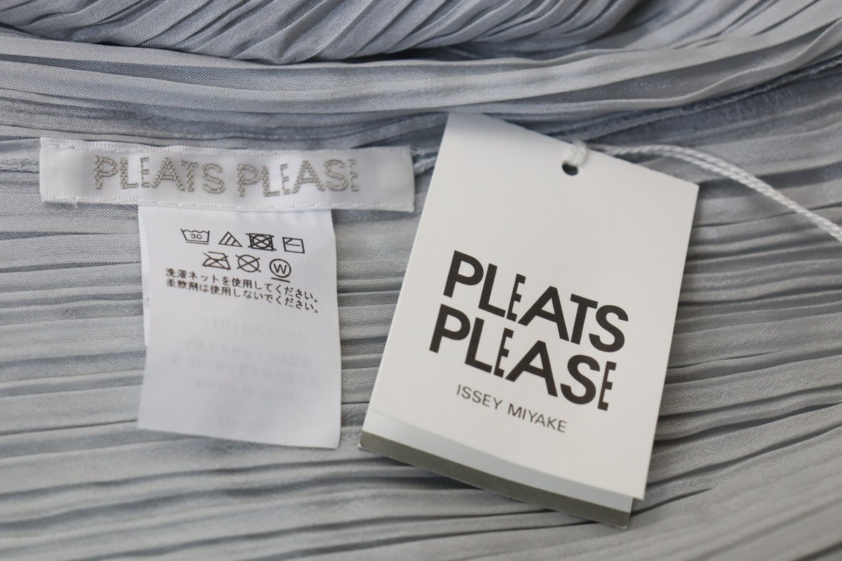 Auth NWT PLEATS PLEASE Madame-T Light Gray Shawl Poncho ISSEY