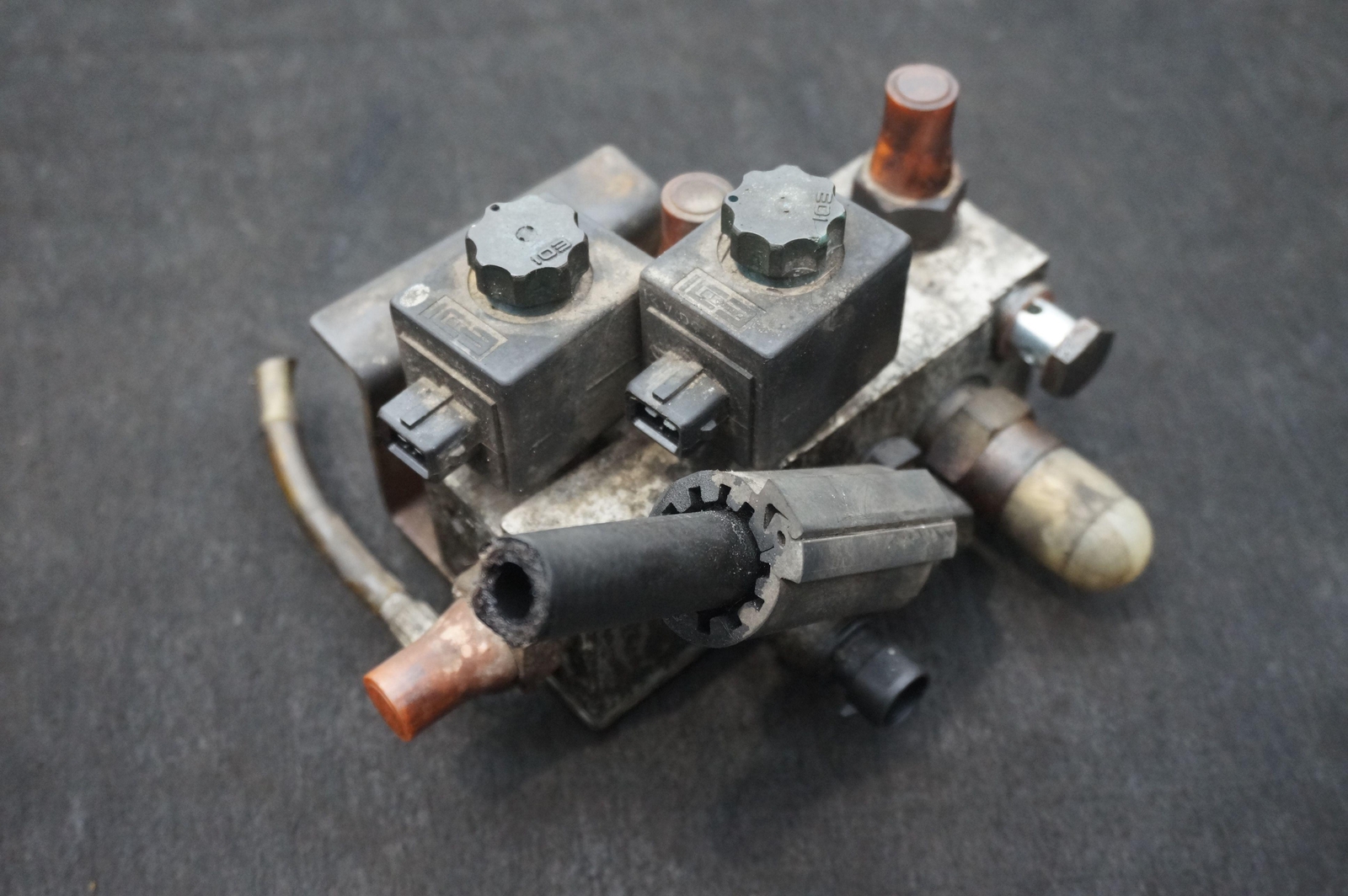 Suspension Jacking System Valve Block 400412185C Lamborghini Gallardo Spyder 08