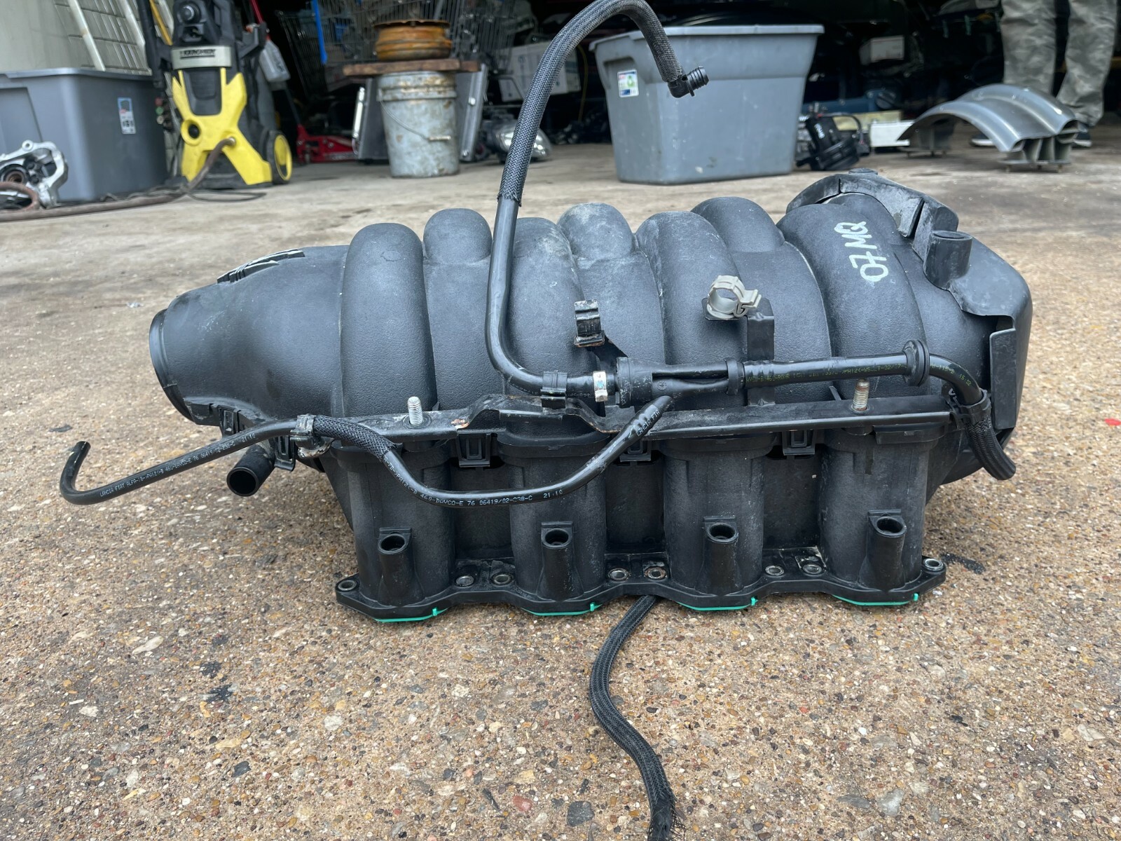 2007 Maserati Quattroporte 4.2L V8 engine AIR INTAKE MANIFOLD OEM