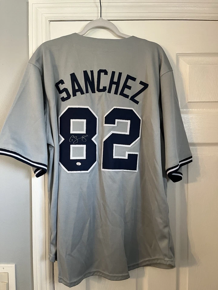 Camiseta de los Yankees firmada por Gary Sánchez. Certificado por PAAS. Foto 2 de 4