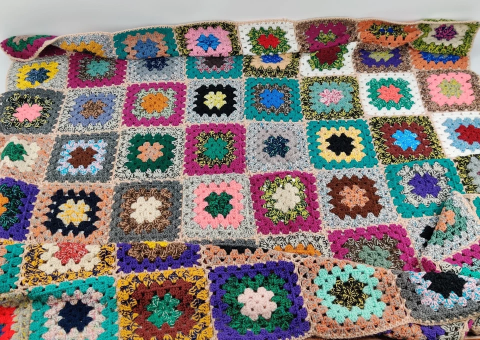 Vintage Häkeldecke Tischdecke Wolle Handarbeit, quadratisch Patchwork 130x130cm - Bild 2 von 4