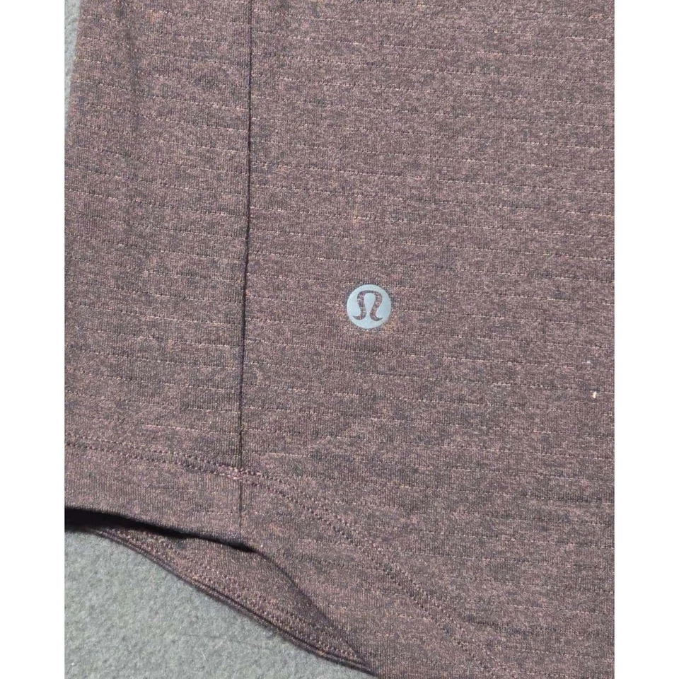 Camisa Lululemon Para Hombre 2XL Granate Manga Suave Pullover Elastizada Gimnasio Informal Foto 2 de 4