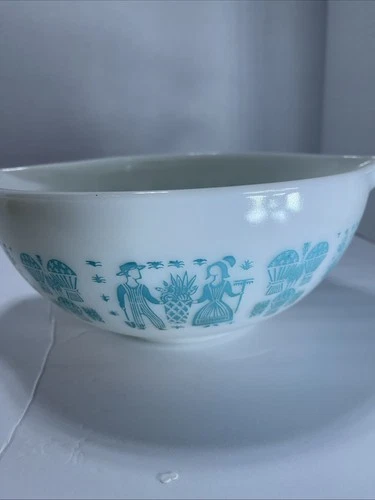 Pyrex Turquoise On White Amish Butterprint #443 Cinderella Bowl Pyrex 2.5 quart
