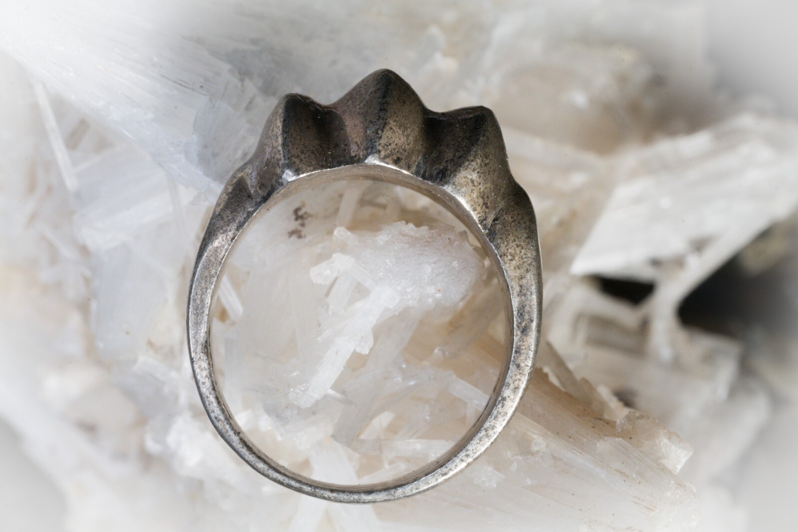 Sterling Silver Ring Unique Yet Simple Design Siz… - image 3