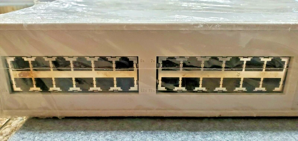 Interruptor NOS 3COM 3300 24 puertos Superstack II (FC12-T-G534) Foto 2 de 4