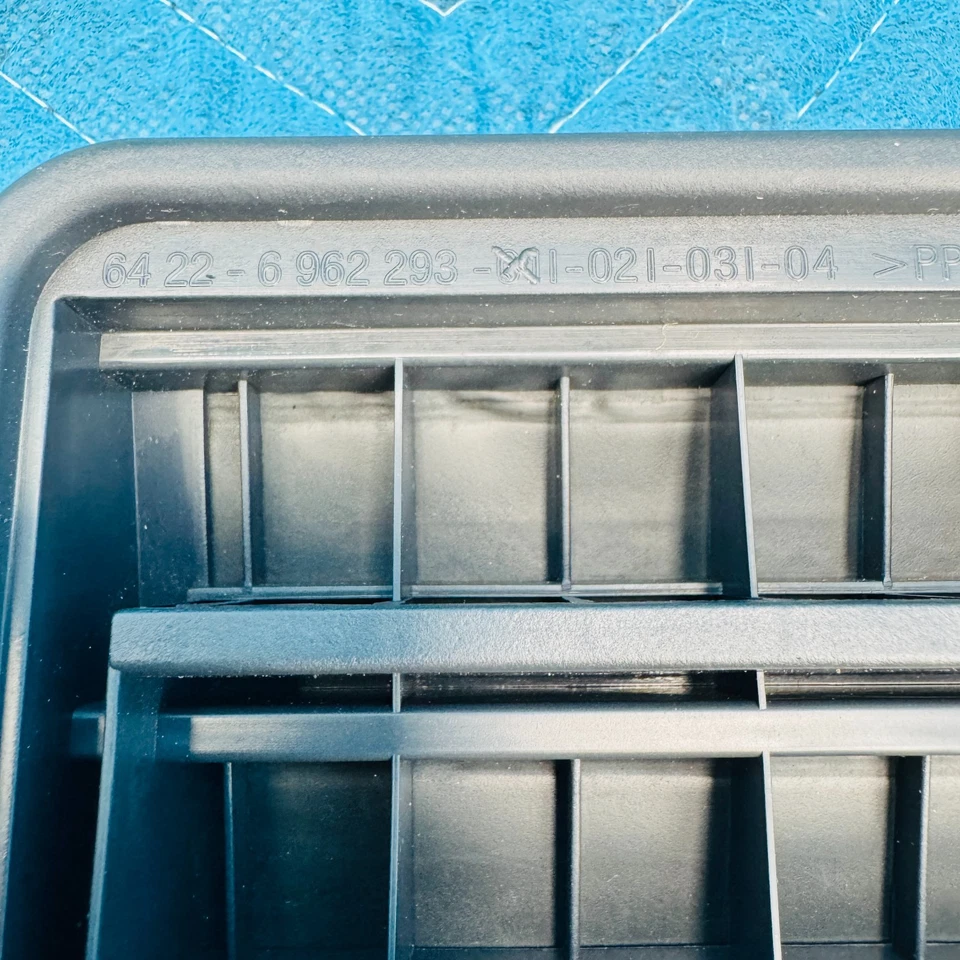 2012–2017 BMW 650i xDrive Rear Body Vent Valves Set (Left & Right) OEM 6962293 - Image 3 of 4